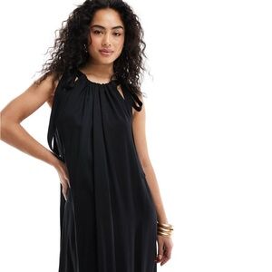 Elegant Black Maxi Dress